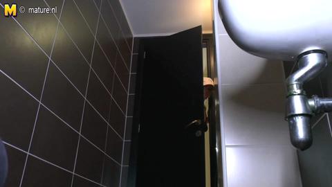 8229